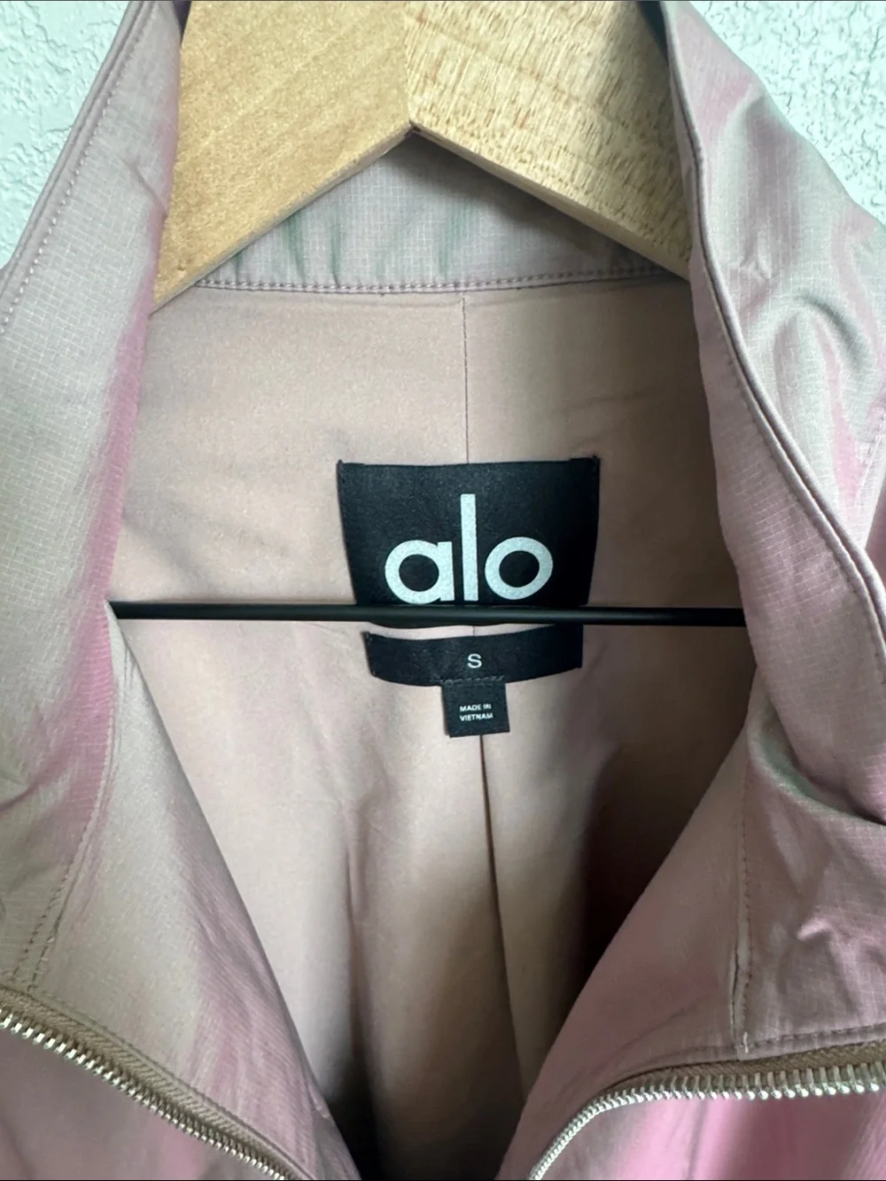 ALO Yoga lightweight iridescent